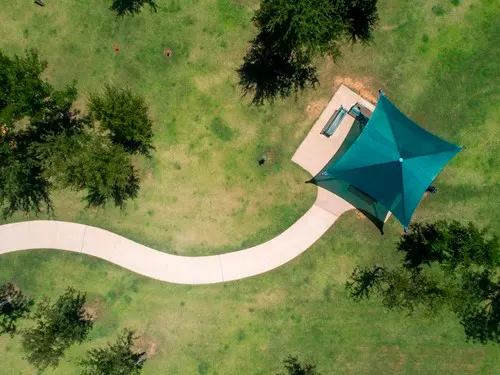 Single Post Pyramid Cantilever Shade