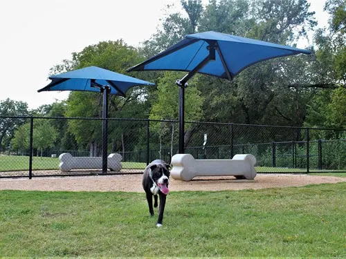 Single Post Pyramid Cantilever Shade