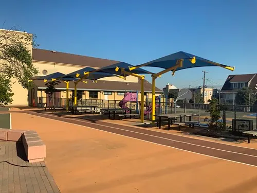 Single Post Pyramid Cantilever Shade