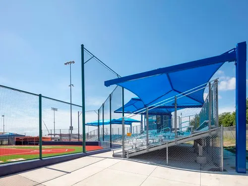 Single Full Hip Cantilever Shade