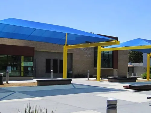 Single Full Hip Cantilever Shade