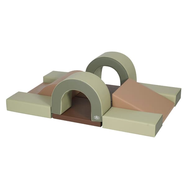 Cozy Woodland Hideout Climber